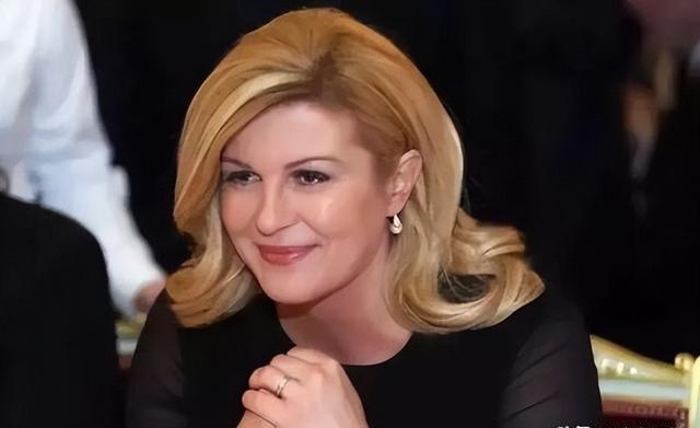 莱比锡训练开放日，冲刺阶段回应争议引欢呼，西甲在即，临场指挥获称赞(拜仁发布战莱比锡海报)